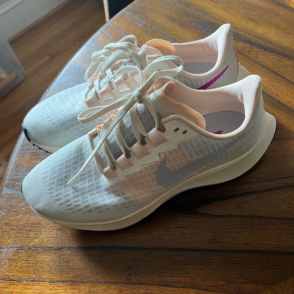 Size 9 woman’s Nike